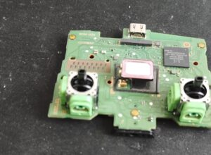proces wymiany zwykłych analogóww dualsense na analogi z efektem Halla
