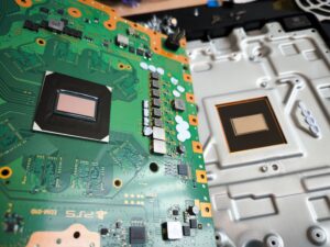 Rdzeń APU Konsoli PS5 po czyszczeniu ciekłego metalu